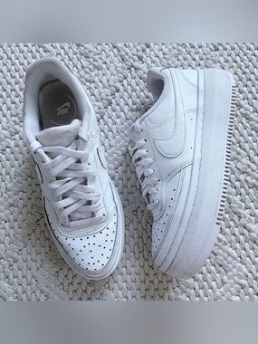 NIKE Court Vision Alta Platform Triple White Sneakers Womens Size 8 GUC